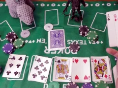 Gêm Casual Poker Online ar-lein