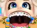 Gêm Baby Elsa Wears A Brace ar-lein