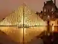 Gêm Glass Pyramid Jigsaw ar-lein