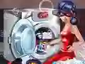 Gêm LadyBug Washing Costumes ar-lein