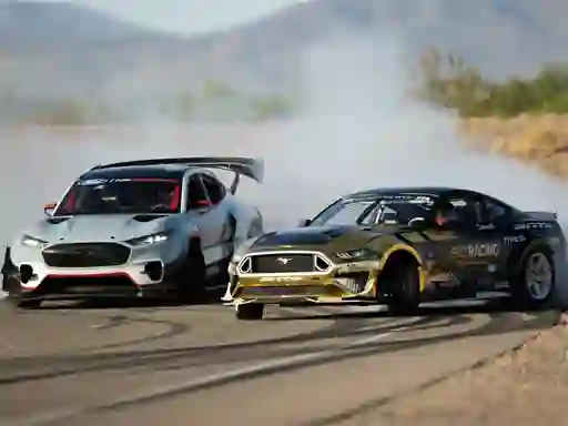 Gêm Drifting Mustang Car Puzzle ar-lein
