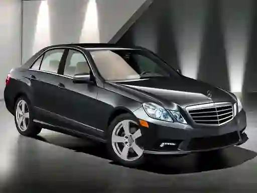 Gêm E-Class Sedan Puzz ar-lein