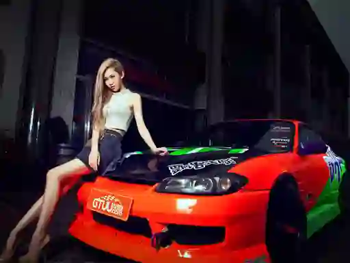 Gêm Girls and Cars ar-lein