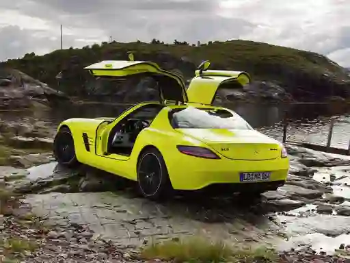 Gêm Mercedes-Benz SLS E-Cell Puzzle ar-lein