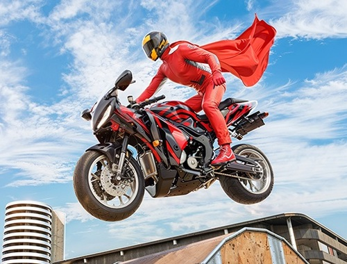 Gêm Stunt Super Arwr Super Motorbike go iawn 3D  ar-lein